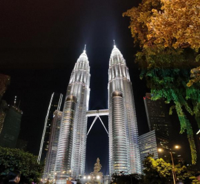Sky Suites KLCC Homestay by BIRDY STAY